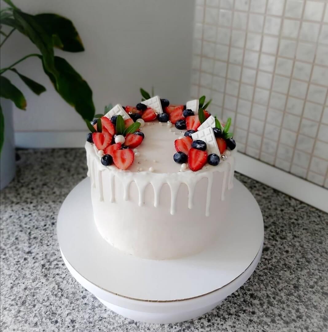 Торт "Клубника и белый шоколад"